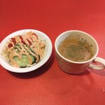 Suteki Hausu Gorudo - ライスとサラダとスープのセット（¥450）