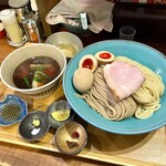 いかれたヌードル フィッシュトンズ - あいもり木桶醤油つけ麺