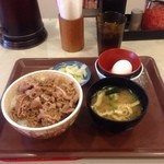 すき家 - 今日の昼御飯は、牛丼3点セットをいただきました。