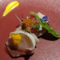 The Living Room with SKY BAR - 寒鰤燻製とホタテ