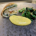 明治屋ワイン亭 - 料理写真:オマール海老のパイ包み焼き