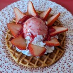 Gaka - いちごワッフル〜アイスクリームがバニラ&いちごアイス〜