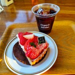 オーガニック ガーデン 茅ヶ崎 - いちごタルト・オーガニック アイスコーヒー