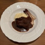 ジロトンド - ❺頰肉の煮込み、ジャガイモのピューレ、ラディッキオタルティーボ。
