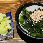 2階のはりく - セロリ浅漬けと生わかめポン酢