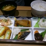 やよい軒 - 彩(いろどり)定食 680円
            