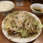 Nikuyasai Itame Bejirou - 「醤油定食(野菜マシ500g、大油40g)」¥950+ 豚肉大盛(120g)¥100