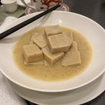 Tonko - 凍み豆腐を戻してサラリとした胡麻風味の汁で食わせる。芝麻醤でコッテリとさせないのが大人だよな