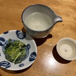 虎ノ門 元禄 - 豊盃(純米)、お通しの小松菜胡麻和え