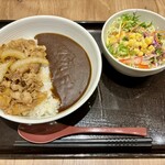 吉野家 - 肉だく牛黒カレー　699円
            生野菜サラダ　151円