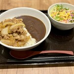 吉野家 - 肉だく牛黒カレー
            生野菜サラダ