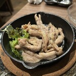 海鮮とお肉のHIRAKU - 塩せせりの鉄板焼き