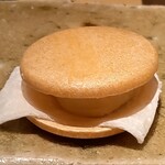 鮨 鴉巣 - 塩ミルクアイス最中。