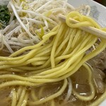 栄養軒 - 加水高め寄りの中太ストレート麺