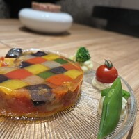 恵比寿ビストロ 猫も杓子も - モザイク仕立てのラタトゥイユ側面