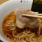 ニッポン ラーメン 凛 トウキョウ - トッピングは正直淋しい。¥1,300としては。でもシンプル・イズ・ベストでOK！