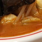 蒙古タンメン中本 - 五目味噌タンメンのスープアップ