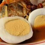 蒙古タンメン中本 - 箸休みのゆでたまご