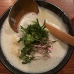 236822332 - 鶏白湯ラーメン。