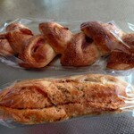 Pankoubou K & K - もう1軒行くので2個だけ購入したけれど、他にも魅力的なパンは色々とあるよ