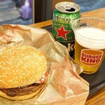 バーガーキング - ワッパー 590円 , ハイネケン 410円