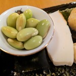 蕎麦おさめ - 「青大豆の浸し豆」「蒲鉾 自家製わさび漬け添え」