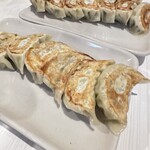 豊味園 - 皮がモチモチ系の餃子。