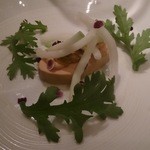 レフェルヴェソンス - フォアグラのナチュール、根セロリのピュレ、大根、春菊をあしらって。