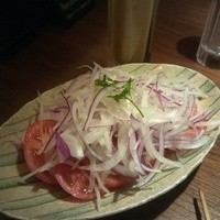 飛騨牛一頭家 馬喰一代 銀座 - フルーツトマトとオニオンのサラダ
