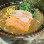 神田ラーメン わいず - 濃厚な油多め！