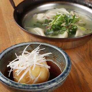 Great impact! A wide variety of dishes such as ``Oyasan's Meat and Potatoes'' that are pleasing to the eye