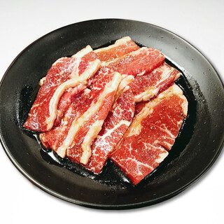 性价比极佳的经典安安五花肉，售价290日元 (含税319日元) ♪