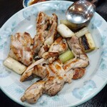 お食事処水仙 - 鳥もも肉とネギ炒め