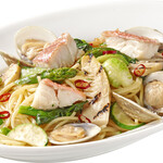 [Seasonally limited] Peperoncino with clams, spring vegetables, and white fish [HOT]