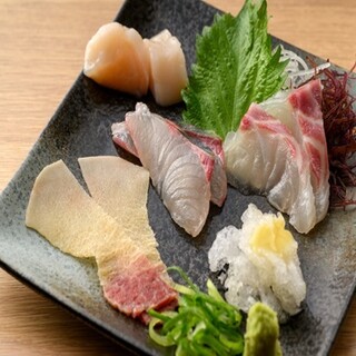 First of all, today's five-point sashimi 1100 yen