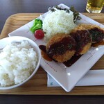 アコーディア・ゴルフ 空港ゴルフコース 成田 レストラン - 牛すじコロッケと豚ヒレカツ膳。