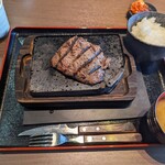 感動の肉と米 - 熟成ロースステーキセットのレギュラー¥1000-