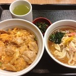 なか卯 - 親子丼と鶏とゆばのあんかけうどん小♪