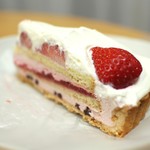 キル フェ ボン - 料理写真:苺と練乳クリームのティラミス☆