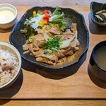 カフェラウンジ コロン - 