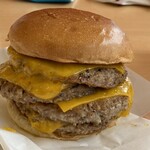 ロッテリア - 料理写真:キング絶品チーズバーガー４枚重ね