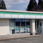 中華そば 麺一太郎 - 右隣にはファミマ