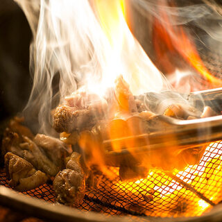 炭火の香りがたまらん！香ばしくジューシーな『炭火焼き』