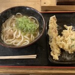 水道橋麺通団 - かけあつ中　ちくわ天　野菜天