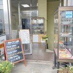 Touto Guriru - 1階の入口お店は 階段で地下へ