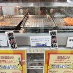 肉のユーダイ - 自家製揚げ物コーナー。私たちの買い物でほぼ完売に。遅くとも午前中に放電しないとダメです。