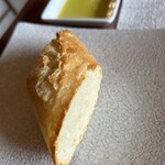 洋食屋ケムリ - パン。おかわり持ってきてくれます。