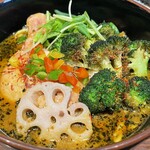 236867000 - 「チキンと野菜の薬膳スープカレー」に
                                  “揚げブロ （素揚げのブロッコリー）”、
                                  “まろやか温玉〟をトッピング”