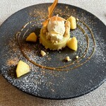 洋食屋ケムリ - デザートはお芋とキャラメリゼしたりんご。甘さ控えめのおいしいデザート。