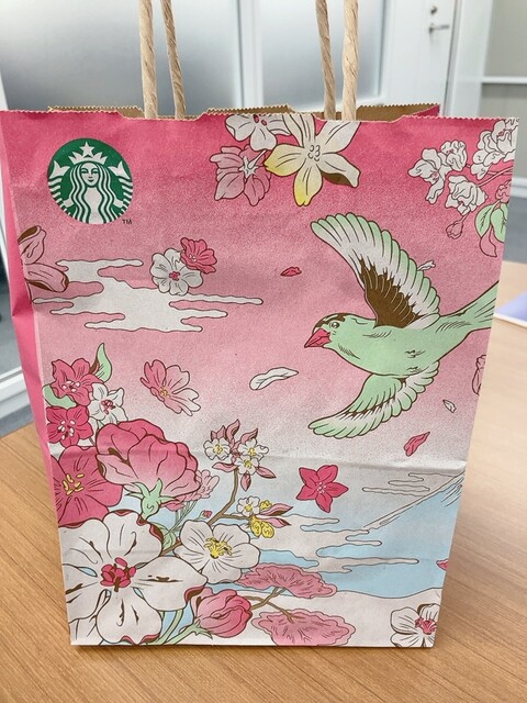 大阪本町のスタバをテイクアウトし、3人でホッとしました。』by